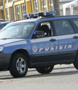 Rubano la borsetta a un’anziana: due arrestati