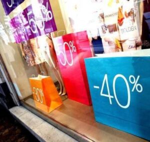 Saldi invernali al via anche ad Alessandria: appello di Confcommercio e Confesercenti a scegliere i negozi di prossimità