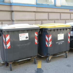 Positivi e in quarantena: cambiano le regole della raccolta rifiuti