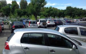 Denunciato parcheggiatore abusivo in piazza Berlinguer: era recidivo