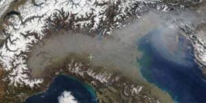 Smog, allerta arancione. Stop alle auto euro 5 diesel in centro