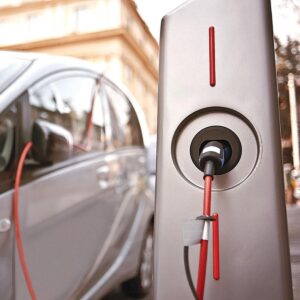 Alessandria, nuove colonnine per le auto elettriche: lavori in cinque zone