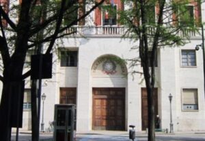 Ipotesi di maltrattamenti alla figlia di 3 mesi: mamma ai domiciliari