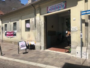 “I sostenitori di politiche omofobe, sessiste e razziste non sono i benvenuti”