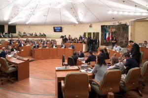 Taglio dei vitalizi: il Consiglio regionale ha votato all’unanimità il ricalcolo dei ‘privilegi’