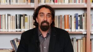 “Il Sindaco rinunci alla Tesla da 50 mila euro”