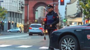 Aggredisce una donna con una spranga, arrestata e condannata 24enne