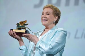 Dieci minuti di standing ovation per Julie Andrews, Leone d’Oro alla carriera