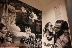 Coppi scatta. Insieme ai suoi fotografi