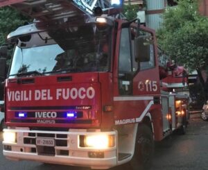 Incidente in autostrada, auto ribaltata