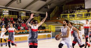 Fortitudo, harakiri nell’ultimo quarto. Oleggio ringrazia