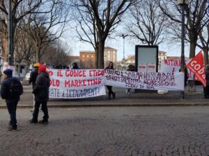 Sindacati Sì Cobas davanti alla Prefettura