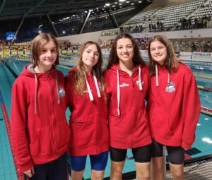 Swimming Club sale sull’ottovolante