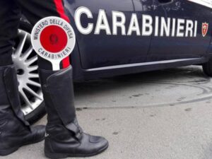 Lei si sente male e muore, lui la veglia per ore