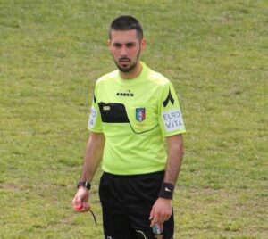 Morte Loris Azzaro: arbitri in campo con il lutto al braccio