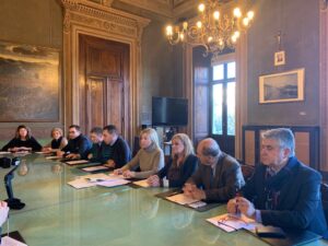 M5S all’attacco sugli stipendi. La giunta: “nessun aumento” e parte la querela