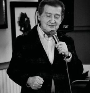 Franco Rangone festeggia sul palco i suoi 80 anni