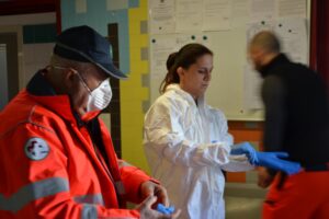 Una decina di agenti della Municipale a casa con febbre, uno ricoverato
