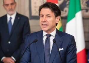 Chiusi bar e negozi, esclusi gli alimentari