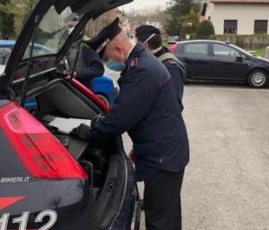 Ciclista ubriaca contro una Lancia Y, denunciata per guida in stato d’ebbrezza