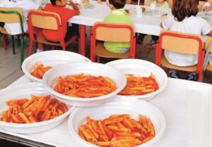 Mensa: iscrizioni di settembre, taglio del 40%
