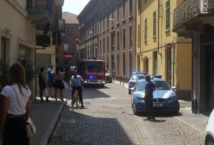 Via Verdi, fumo dalla finestra: intervento in corso