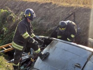 Fuga dopo l’urto col ciclista e auto in fiamme: morto Manuel Montaldi