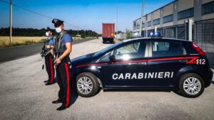 Non lo visitano subito al pronto soccorso e lui diventa violento: denunciato