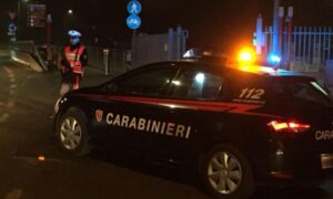 Precipita dal 5° piano, gravissima all’ospedale