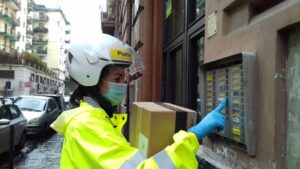 Super lavoro per le Poste: raddoppiate le consegne