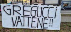Al Moccagatta compare lo striscione: “Gregucci vattene”