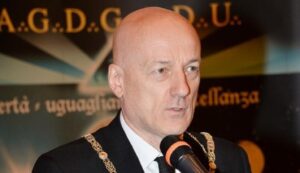 “Lontani dai templi, i fratelli esercitano l’arte della pazienza”