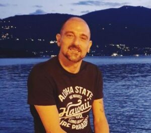 Muore colpito da un cavo del telefono, i funerali