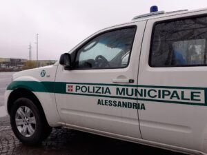Alessandria, maxi controlli ai giardini e in centro: sequestrati oltre 160 grammi di droga