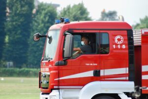 A fuoco il tetto di una casa tra i boschi di Voltaggio