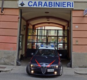 Dopo la lite con la compagna, sputi e minacce ai Carabinieri