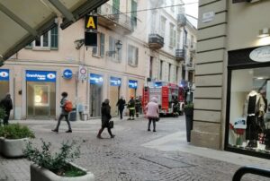 Via Migliara: fumo dalle vetrine, ma è un falso allarme