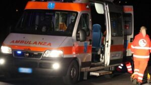 Alessandria: al volante ubriaco finisce contro auto in sosta