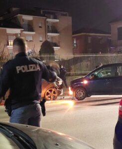 Corso Carlo Marx: auto contro auto in sosta, traffico rallentato