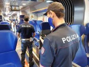 Bivaccavano in stazione: sanzionati due indiani