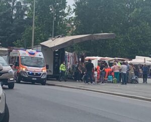 Si sente male in piazza Garibaldi: sul posto il 118