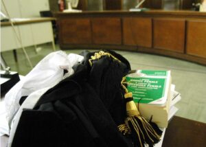 L’ufficiale giudiziario rinviata a giudizio: in aula il 15 febbraio