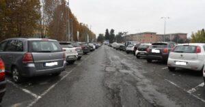 Piazzale Berlinguer: urla e foto per i soldi del parcheggio. “Costretti a pagare il pizzo”