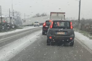 Nevica “e sulle strade niente sale!” Bloccata la Alessandria-Acqui
