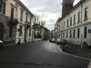 Brutale aggressione a un ragazzino davanti al Saluzzo-Plana