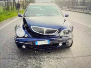 Scontro in tangenziale, traffico regolare e nessun ferito