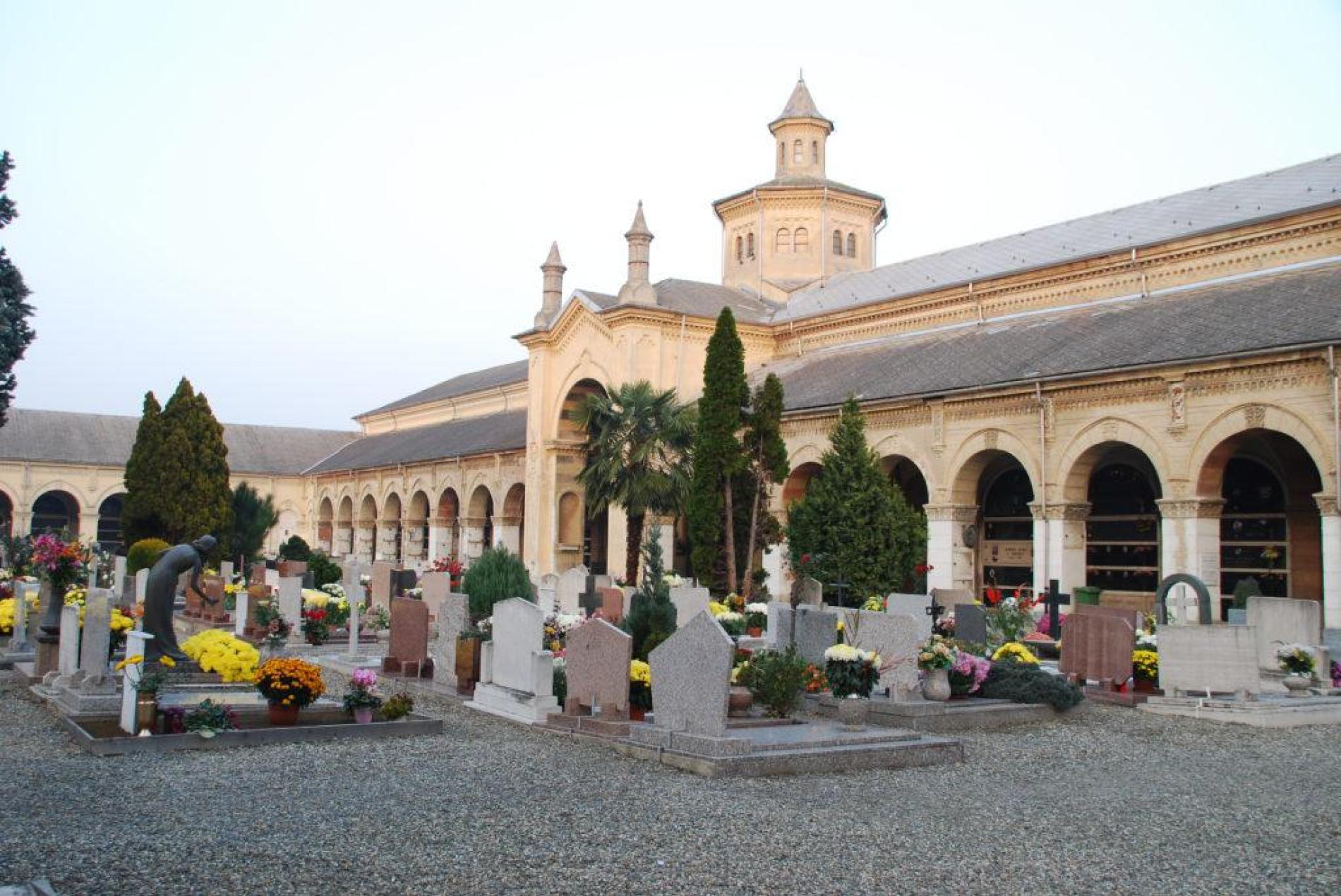 Cimiteri, il Comune non gestirà più alcuni servizi