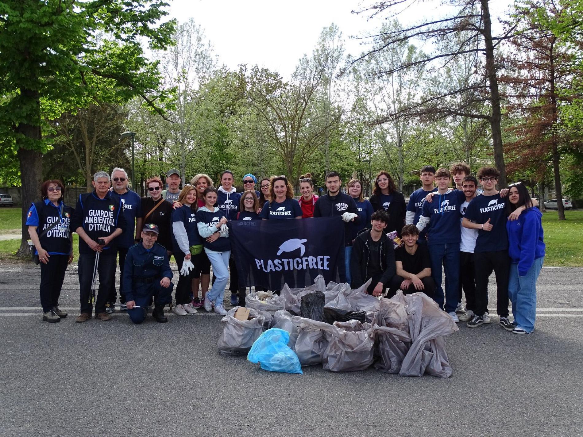 Alessandria e l’immondizia buttata in strada