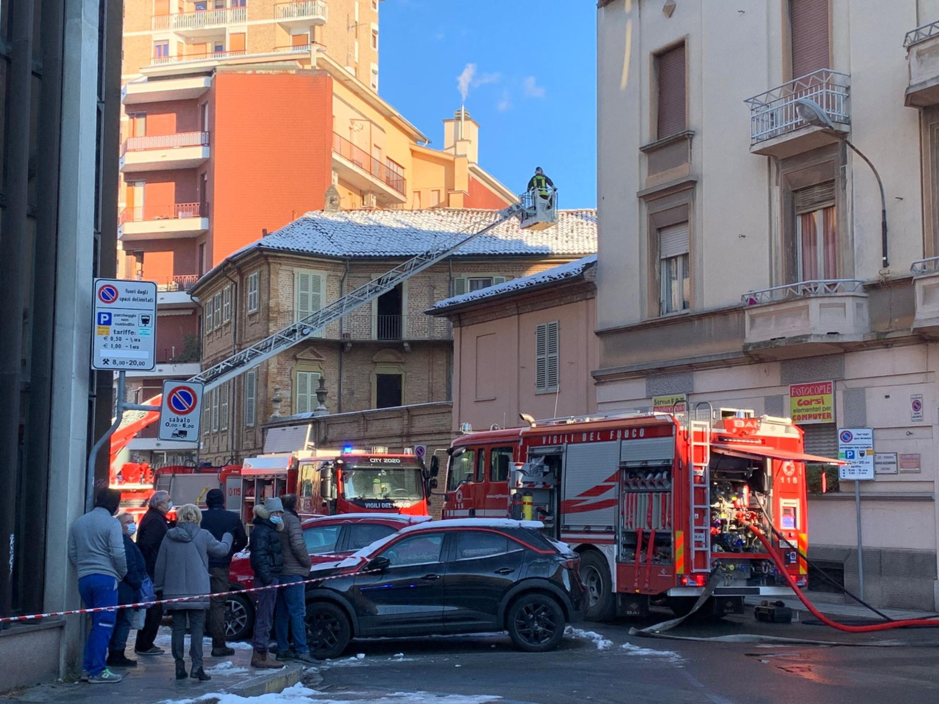Incendio in piazza Turati: perde la vita una maestra di musica