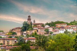 La magia di Maggio: tra natura rigogliosa e volti festosi a Borgo Rovereto